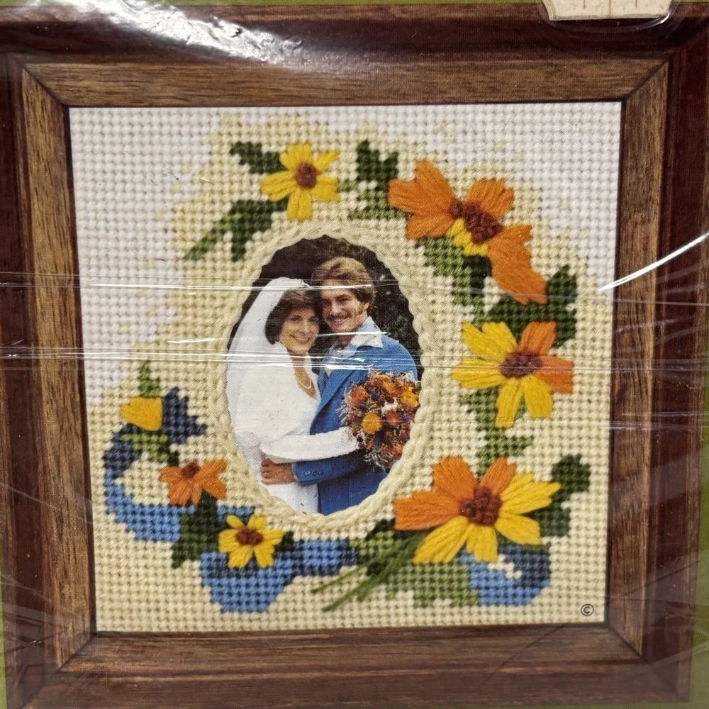 Vintage Sunset Jiffy Needlepoint Wedding & Daisies Photo Frame‎ Kit #5614 NOS